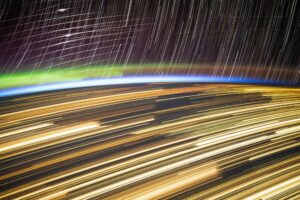 nasa astronotundan etkileyici video starlink uydulari ve yesil auroralar lYHrk6Hu.jpg